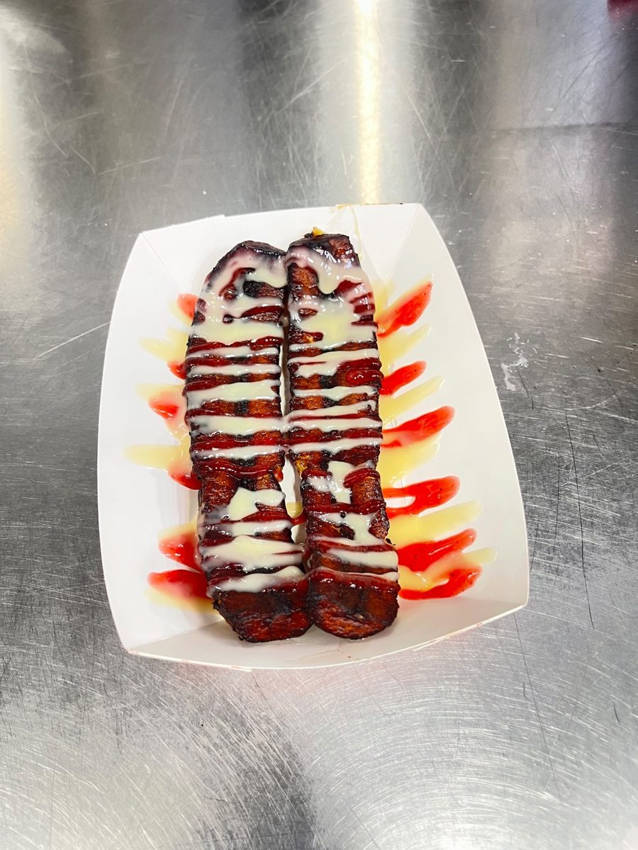 Banana dessert with sauces